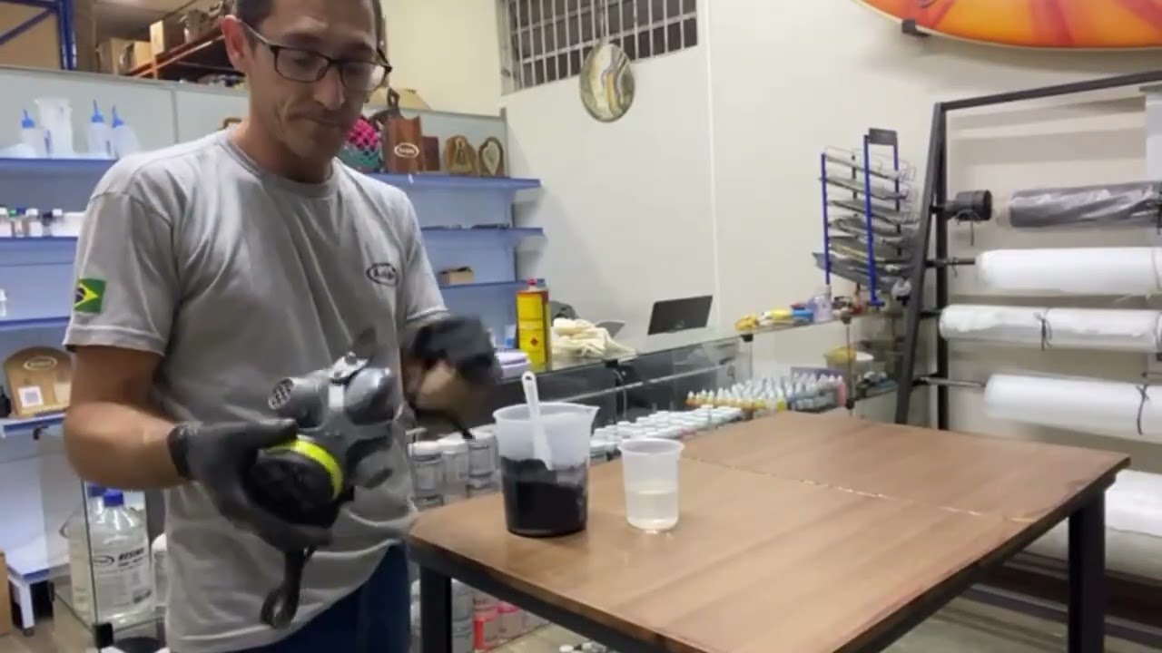 Resinando tampo de mesa com resina epóxi  Avipol 