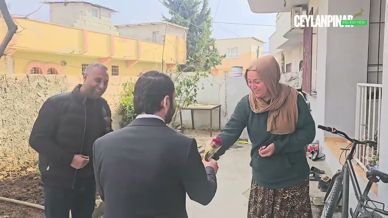 Ceylanpınar’da 8 Mart Kutlaması: Kadınlara Çiçek ve Meyve Fidanı