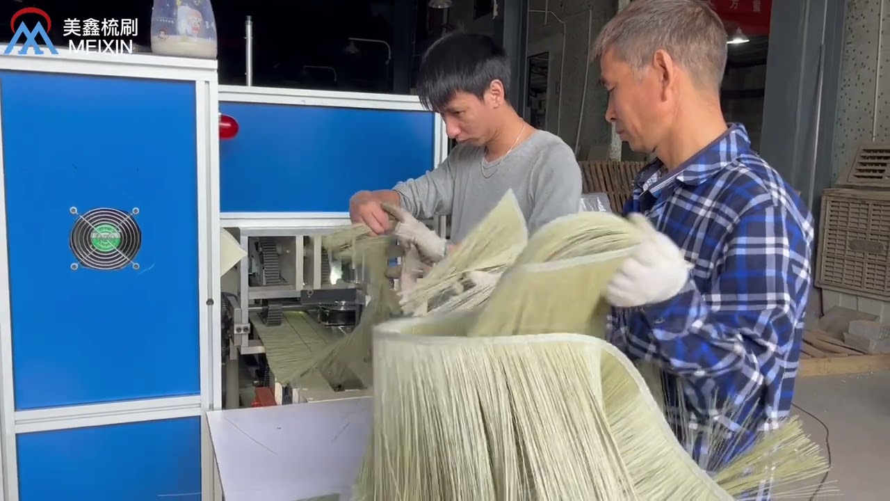 Meixin patented no dust broom making machine is in production.