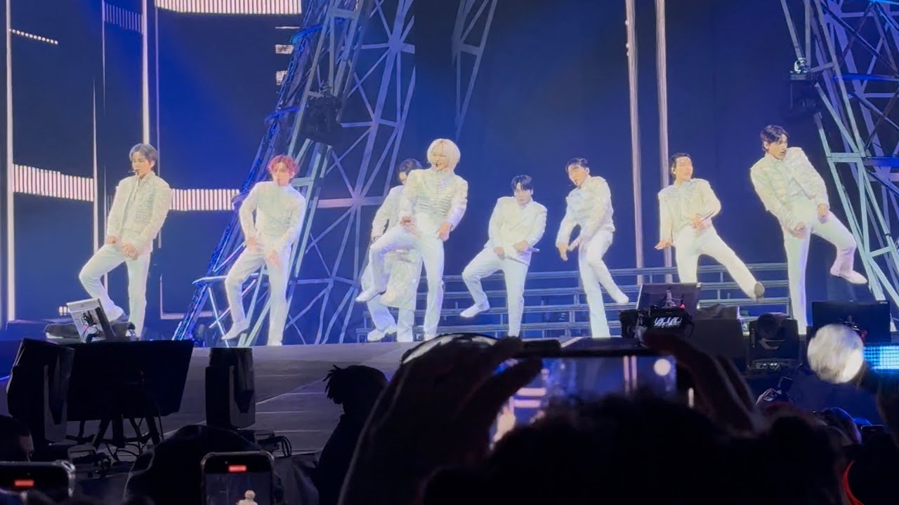 ATEEZ (에이티즈) in Paris 20250222 - Crazy Form (미친 폼) - VIP Ultimate [FANCAM 4K60 HDR]