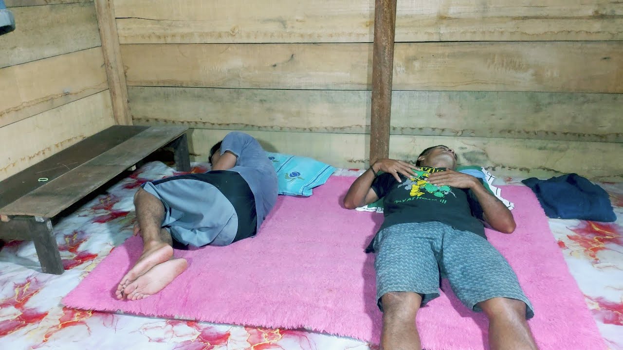 Bermalam dirumah apung