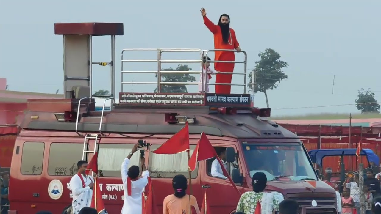 मूल ध्वज मंदिर से वापस लौटते हुए शिष्यों को अपना आशीर्वाद देते हुए गुरुवर जी l #shaktiputra #bmks