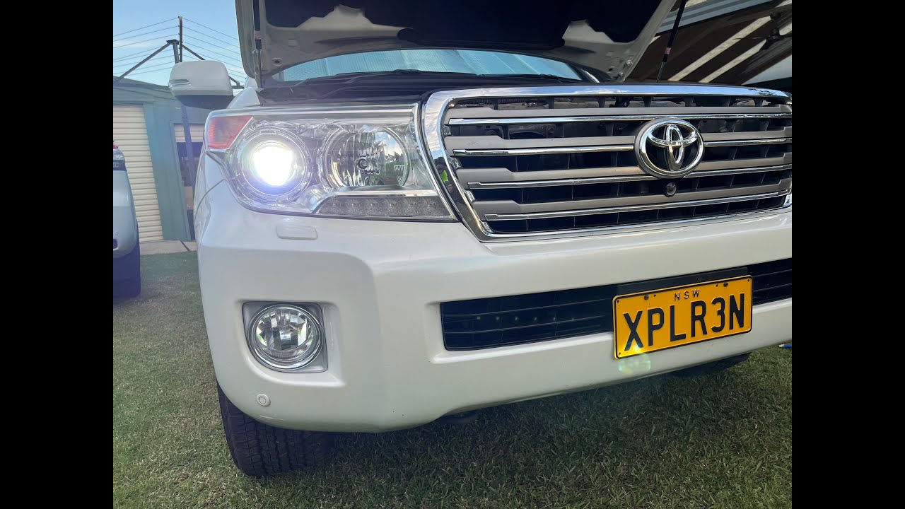 Landcruiser 200 Series Sahara Headlight Globe Replacement