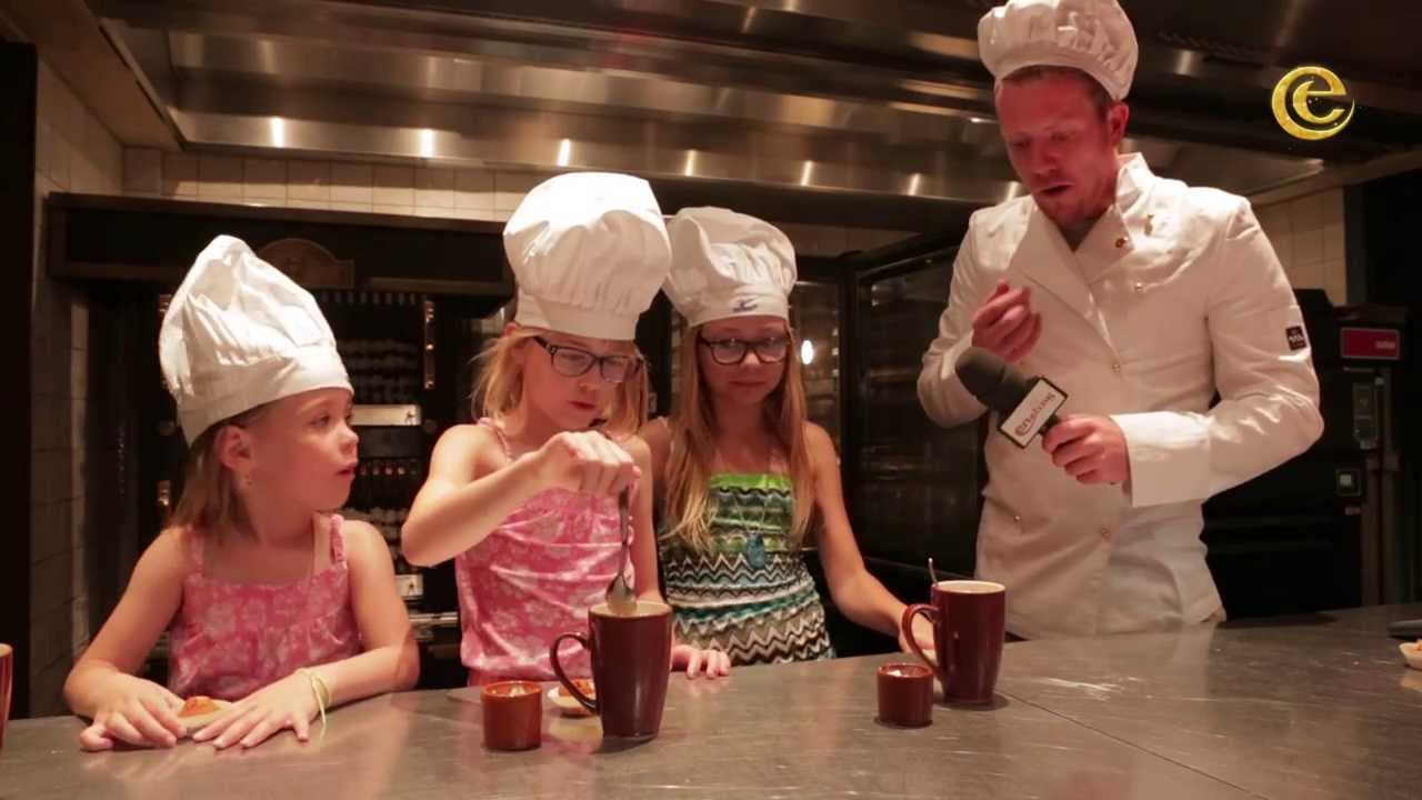 Benten bakt Sprookjesboom Mini Cupcakes voor Doornroosje - Efteling