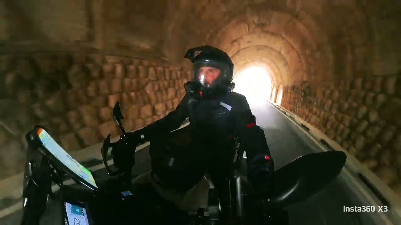 Viaje en solitario a la Ruta del Silencio. Honda transalp 750