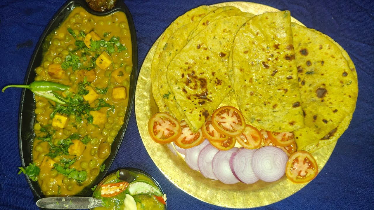 eating roti with motor panir ,,👌👌👌👌