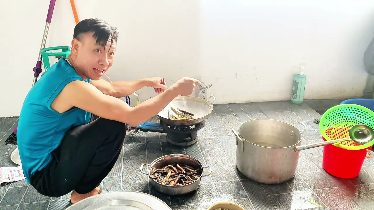 Chạch đồng chiên lá lốt - chão chàng nấu hoa chuối