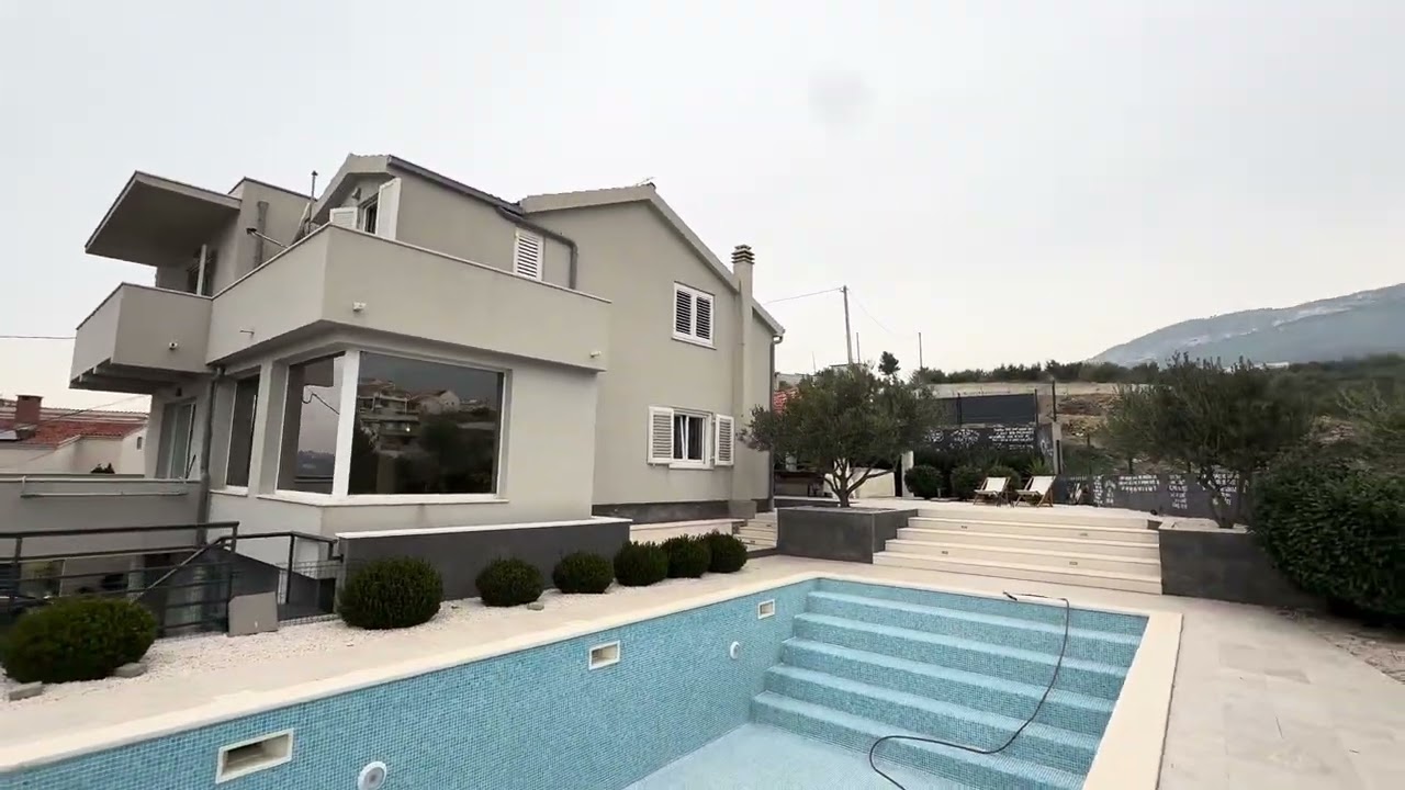 House #forsale / Koresnica (Split, CROATIA) adriaINgroup | Denis Hlapcic & Mirta Steficic 