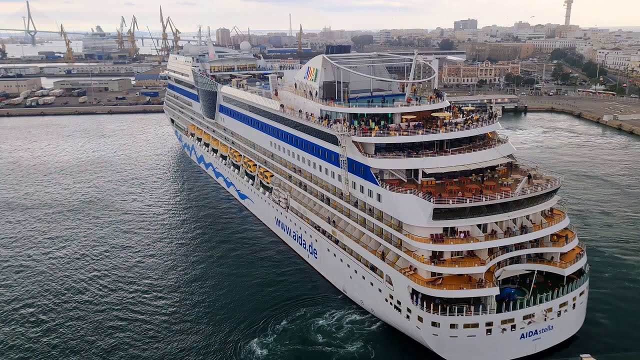 AIDAstella Sailaway from Cadiz, Spain - Puerto de C&aacute;diz