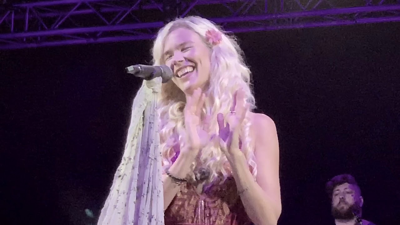 Joss Stone Live - Right To Be Wrong