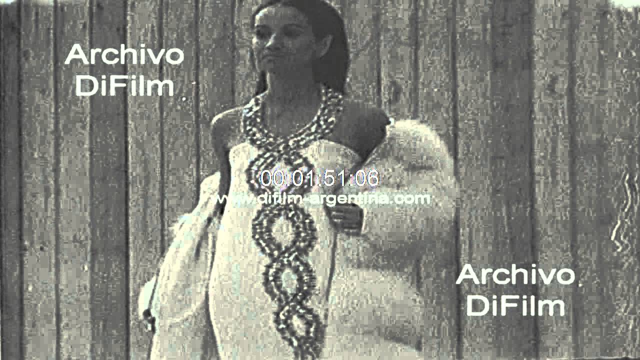 DiFilm - Model exhibiting fur coat in the street of Paris 1967