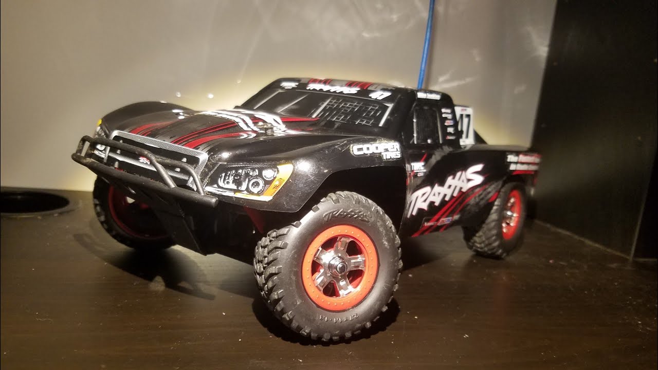 Traxxas 1/16 Slash review and drive