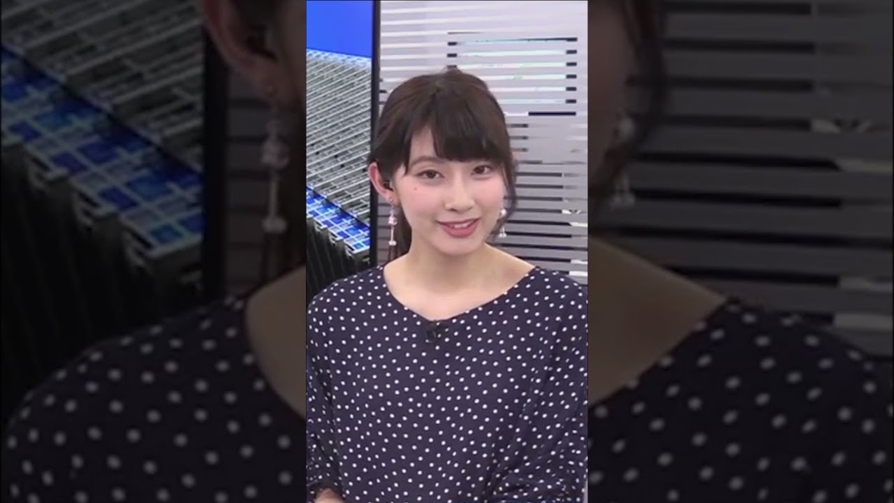 Sayacchi Turns Her Head