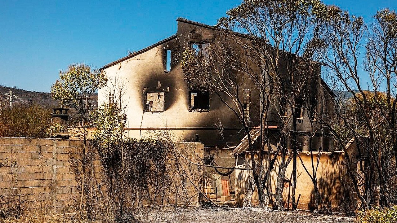 &Agrave; Ille-sur-T&ecirc;t, l'incendie a r&eacute;duit en cendres habitations et entrep&ocirc;ts