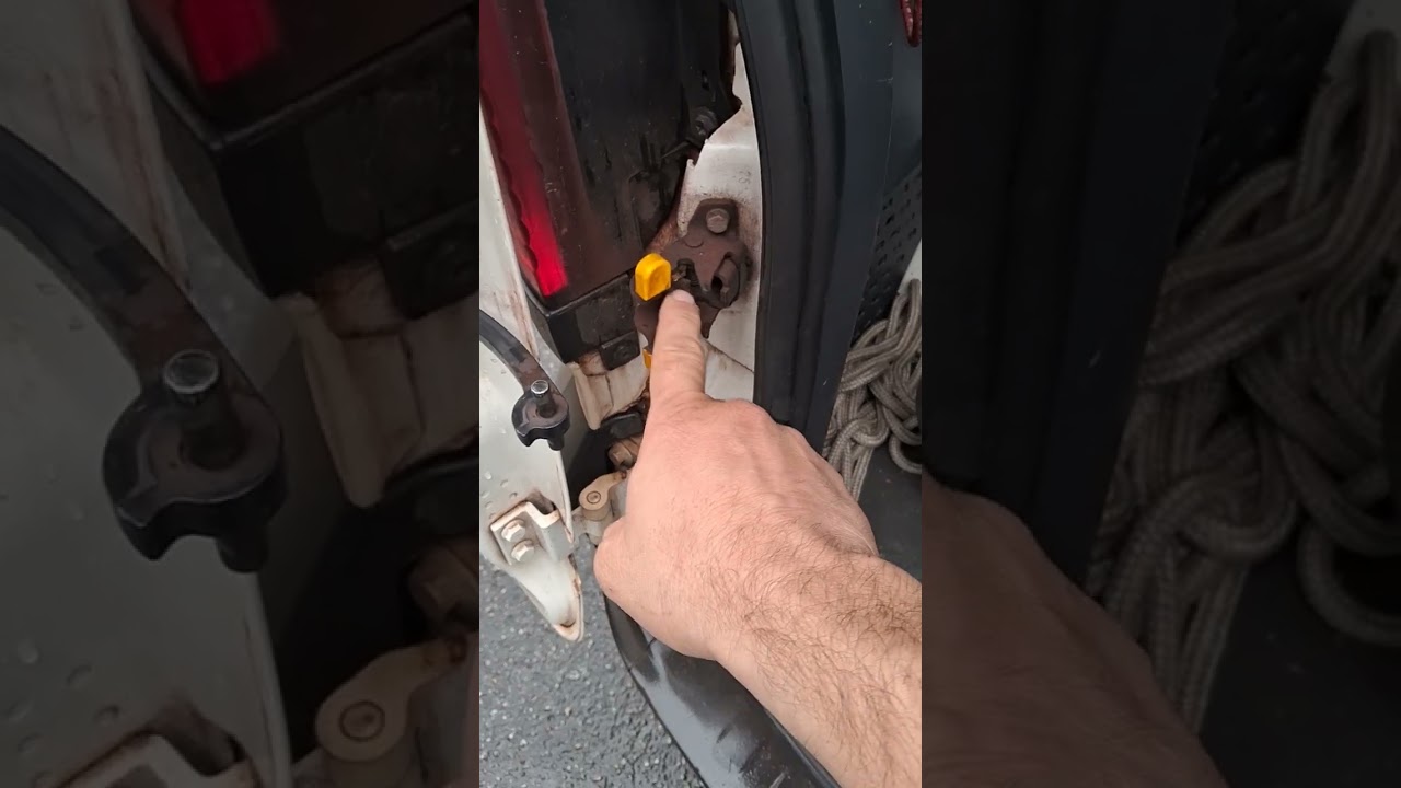 Limitador porta traseira fiorino evo,  com problema, veja como solucionar!!!!!