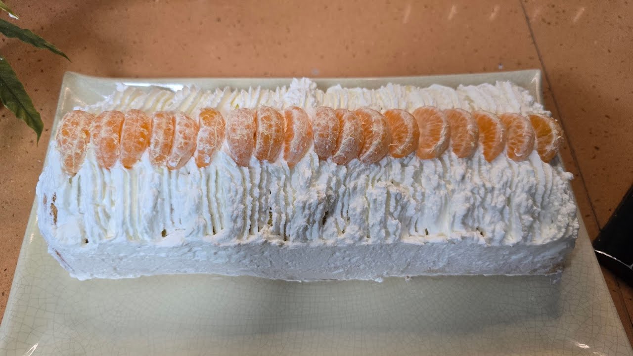 Κορμός με φρούτα ( παντεσπάνι) Fruit trunk ( With sponge cake)