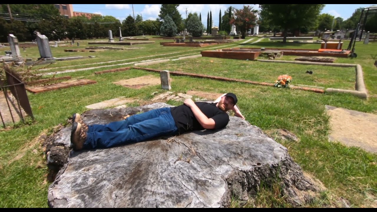 Exploring 192 Year Old City Cemetery with The History Underground!