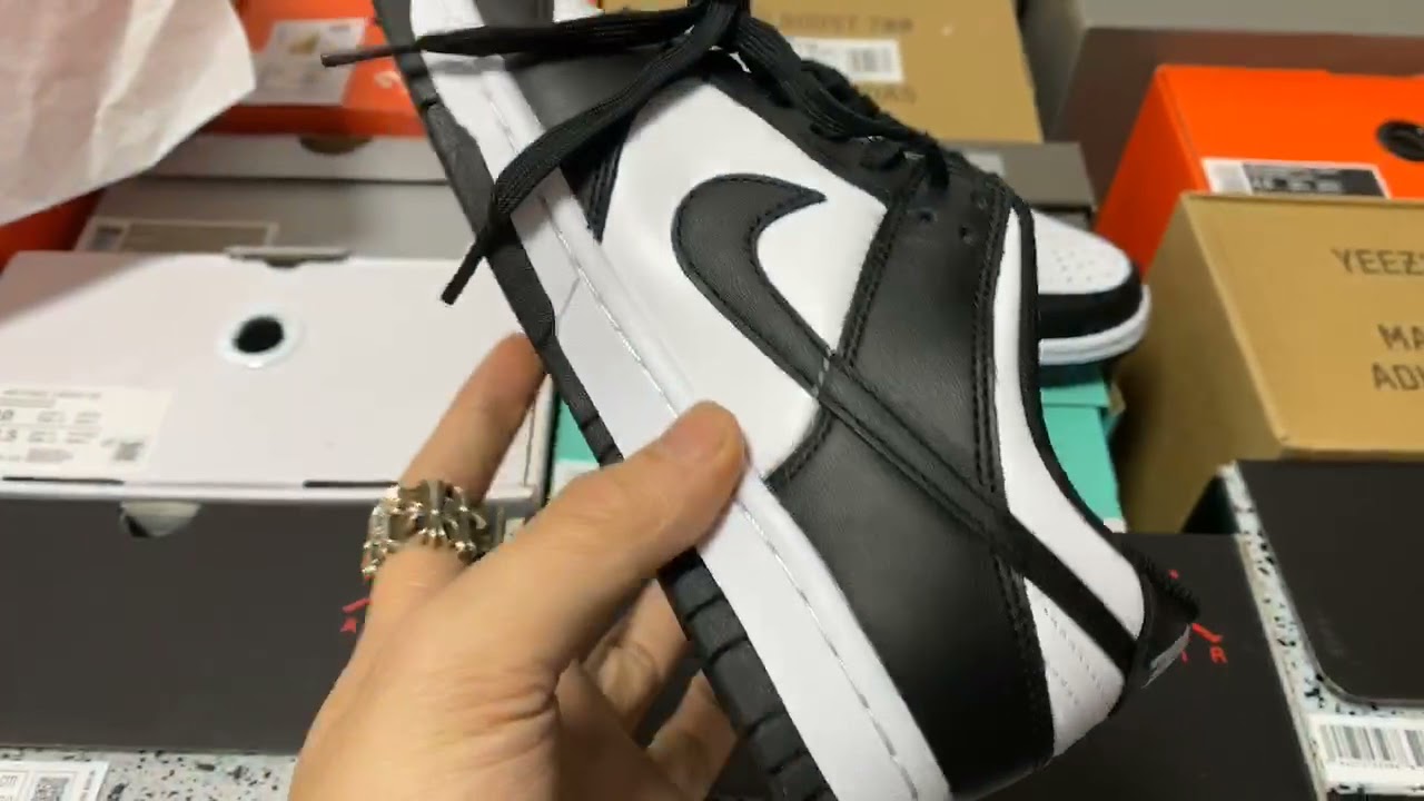 M batch dunk black white