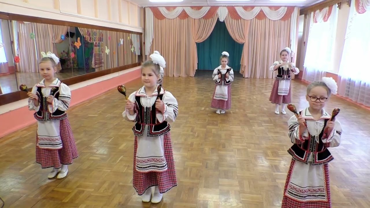 Танец с ложками