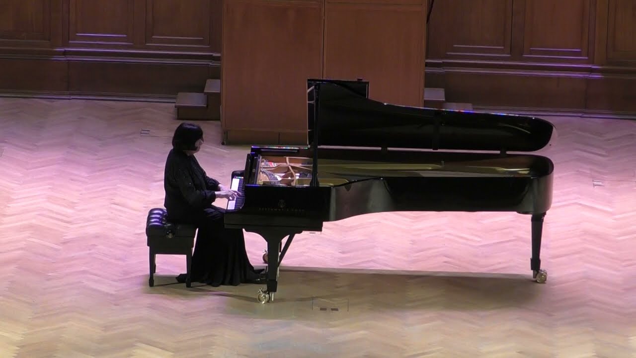 Mozart Fantasia c-moll/Фантазия до минор KV 396 Eliso Virsaladze /исп.Элисо Вирсаладзе (фортепиано)