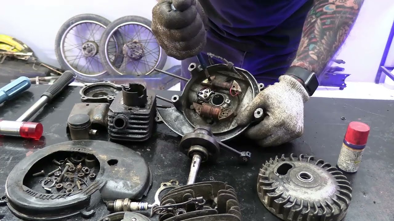 Kinetic Luna -  Engine Teardown! Piaggio Ciao?