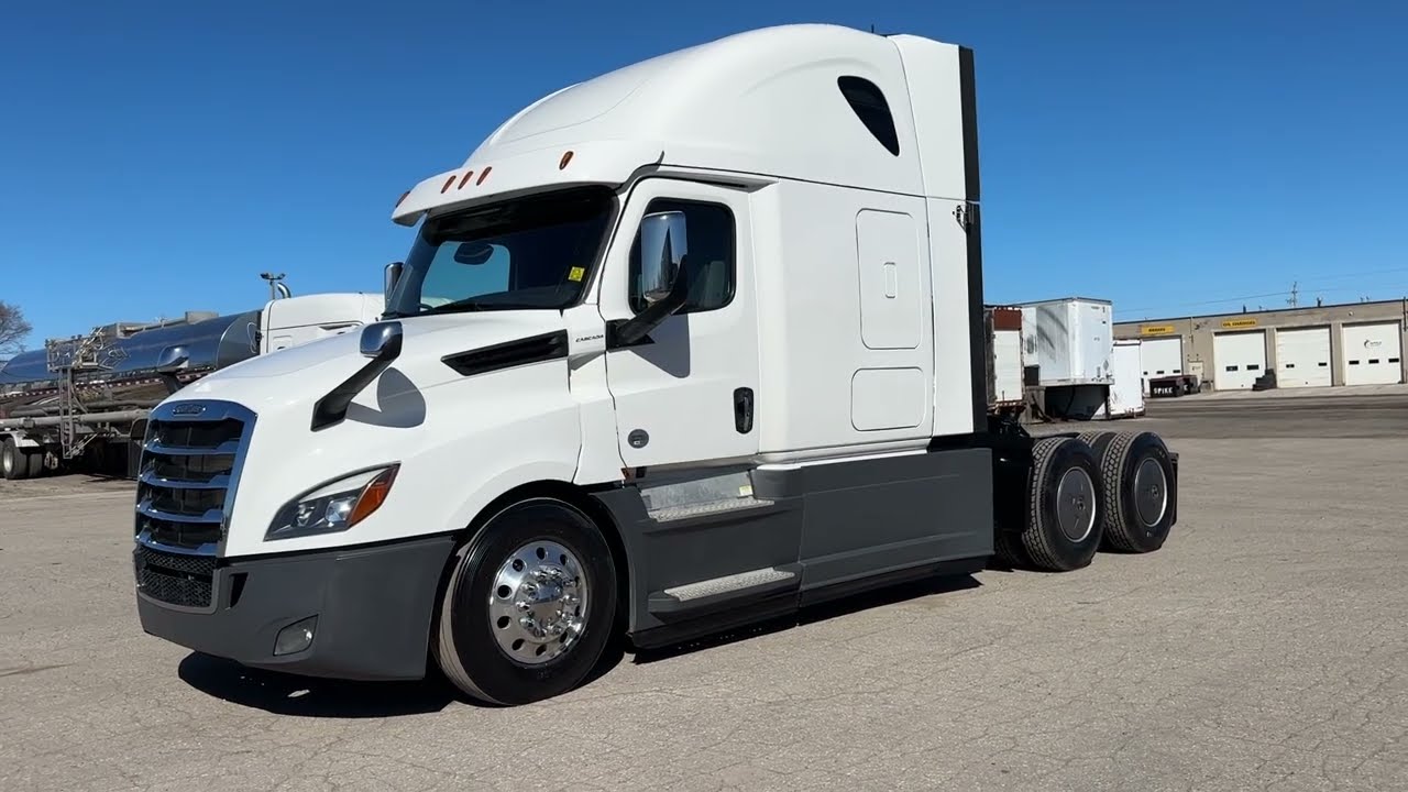 FOR SALE - 2019 Freightliner Cascadia - DD15 / DT12 Auto - 10 New tires.  SUPER CLEAN!!!