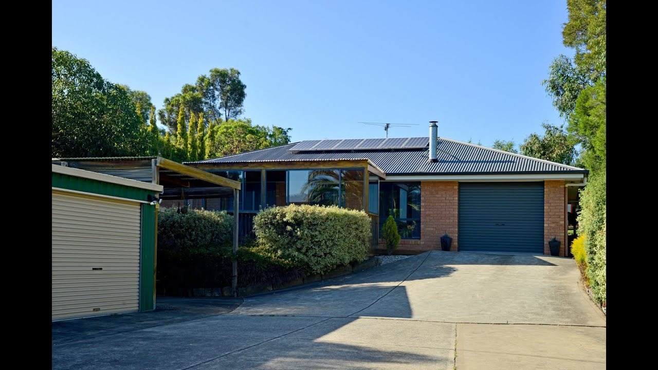 Roberts Real Estate Tasmania - 2/8 Sharland Ave New Norfolk