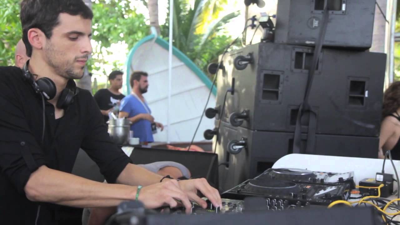 Louie Fresco & Alex Rubio (B2B) - Mexa vs Outcross Showcase - BPM 2013 - WAY OF ACTING