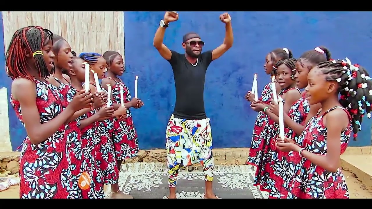 Le clip au complet de MOBOLO du leader Waya 4lettres