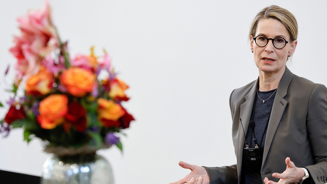 Katja Gentinetta: Wie kann die Sicherheit nach dem Überfall auf die Ukraine gewährleistet werden?