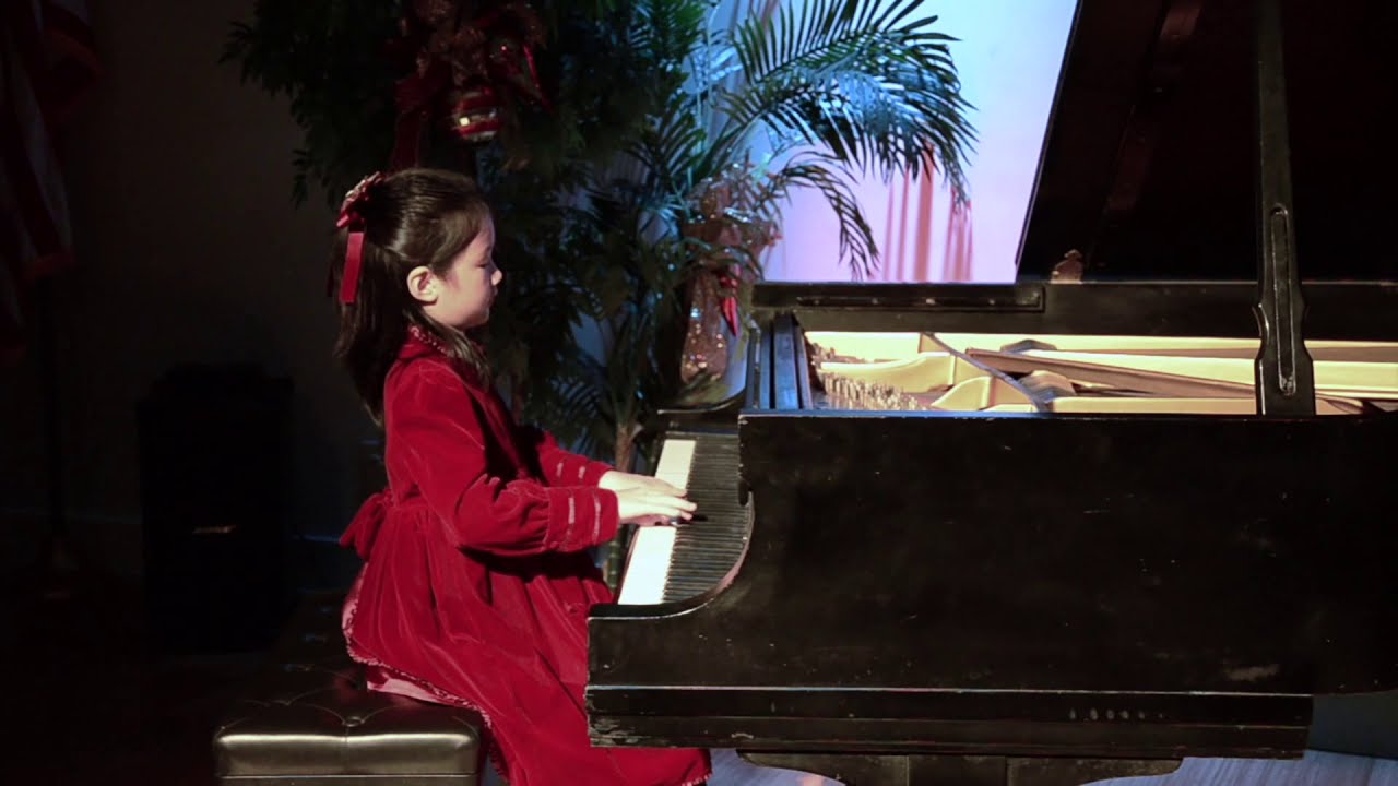 Chopin Etude Op. 25 No. 2 - Wendy Zhou (age 7)