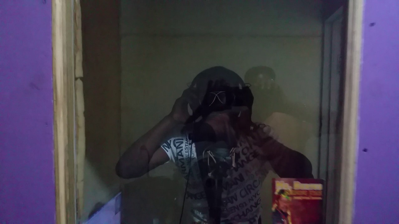 G LINKZ DUB SESSION FOR TEAM BLUE ENTERTAINMENT CHECK IT OUT LIVE FROM JAH BLESS STUDIO CHEZZ PLACE