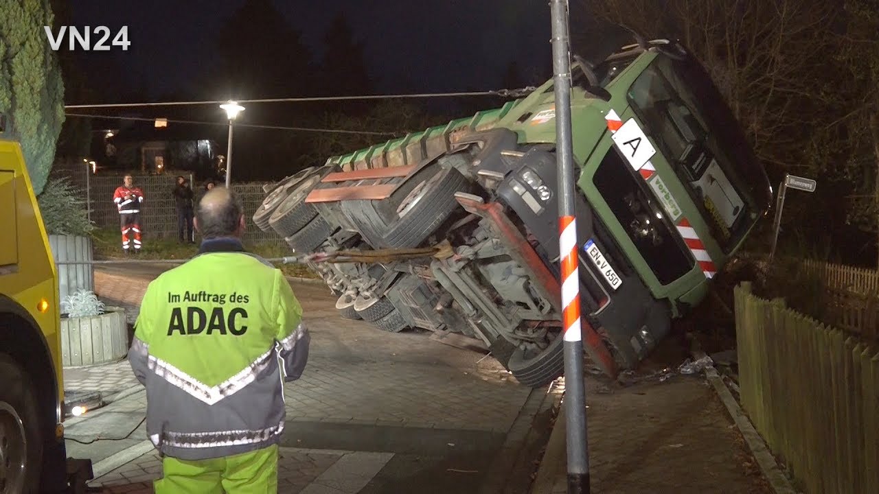 07.01.2020 - VN24 - LKW im Wohngebiet umgestürzt - schwierige Bergung