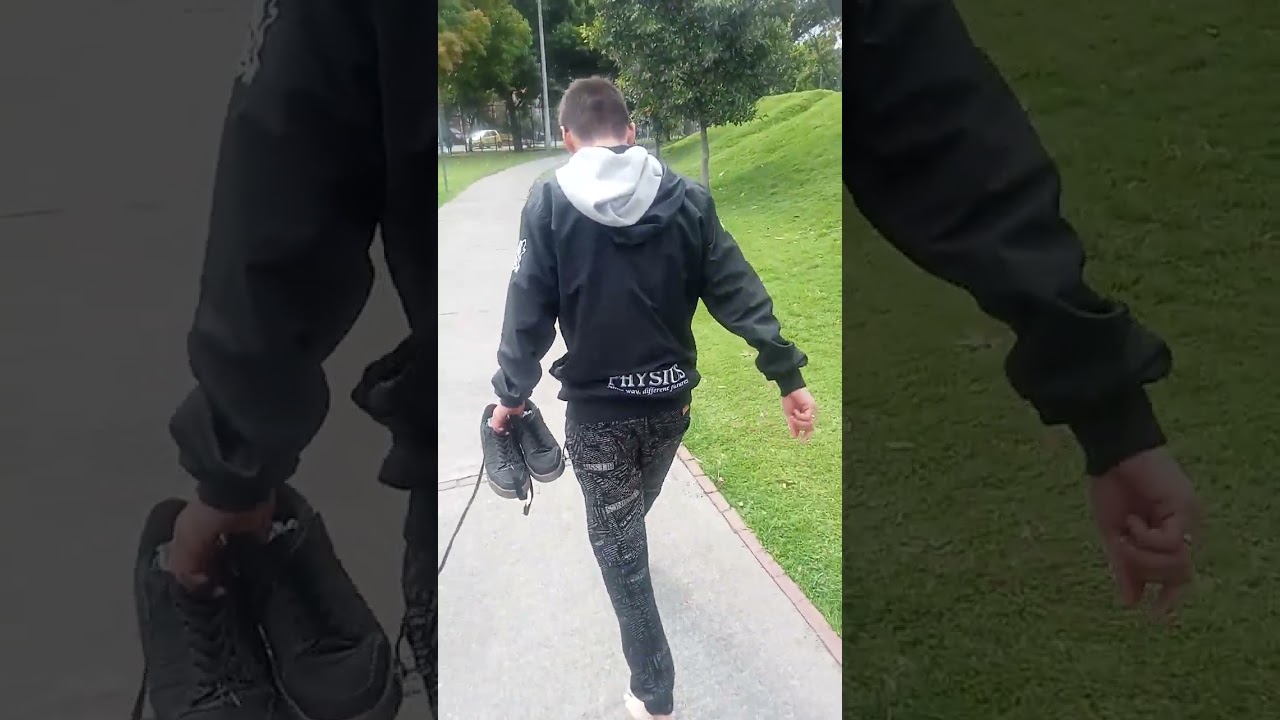 mi compañero me reto a caminar descalzo y le cumpli el reto 👻👻