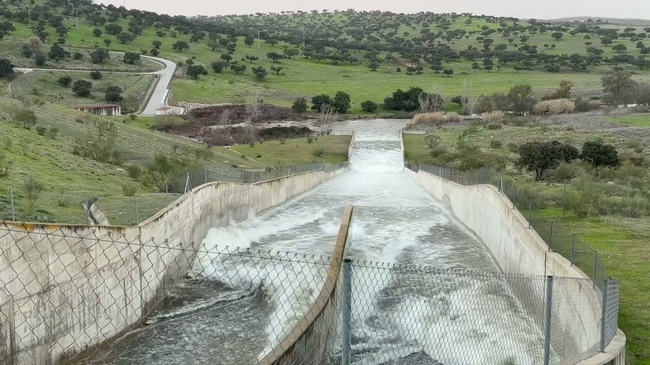 Presa de Villalba desembalsando 5/02/2026