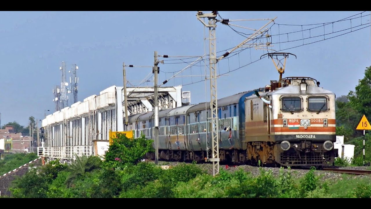 VADODARA to UJJAIN : A Complete Train Journey (Indian Railways)