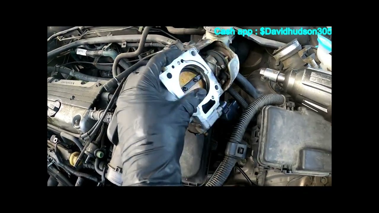 Снятие впускного коллектора Honda CRV 2.4L 2003 года