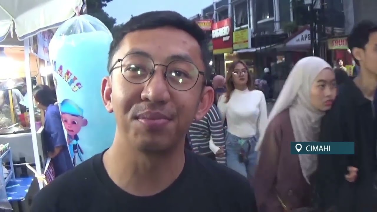 WARGA CIMAHI ANTUSIAS BERBURU TAKJIL JELANG BERBUKA PUASA
