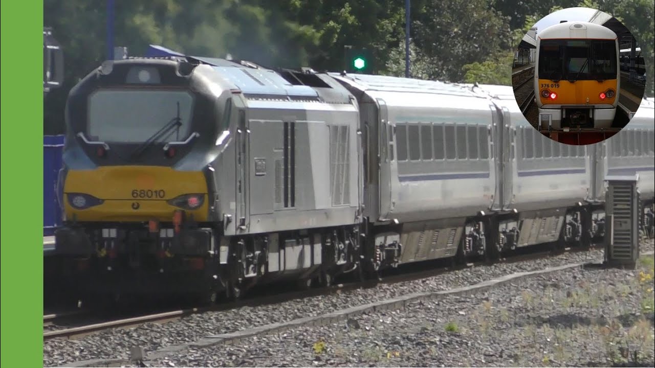 Trains at Beaconsfield