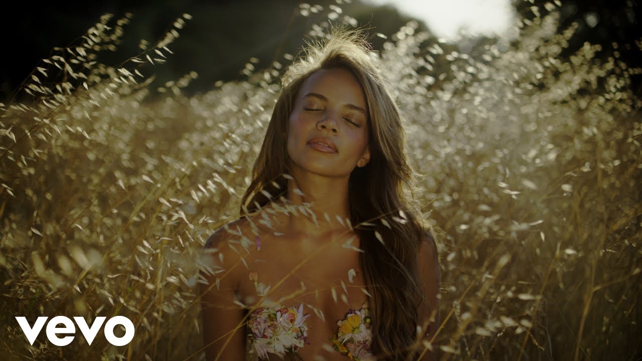 Leslie Grace - AYAYAY (Official Video)