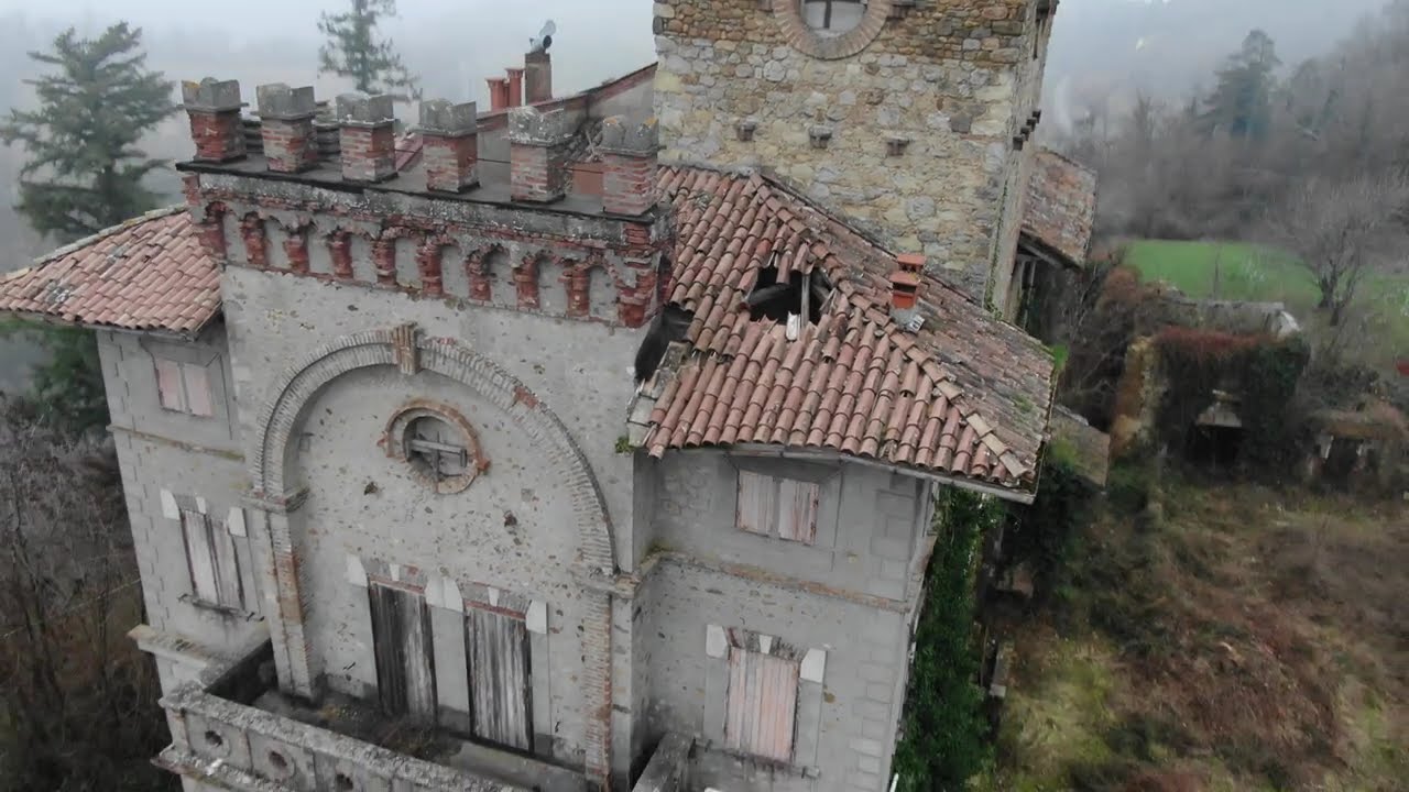 Castello di Medelana con Nebbia