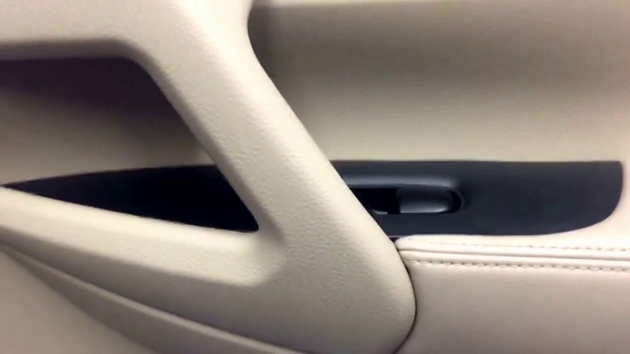 Как снять передние дверные панели на Nissan Rogue 2015-2018 годов