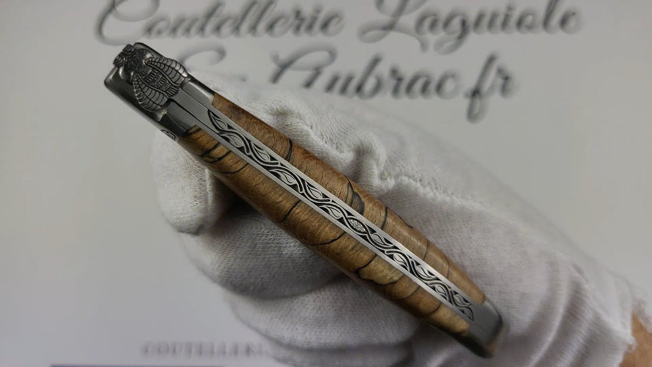 Pièce Unique : Florilège d'Aubrac: Couteau Laguiole en Hêtre d'Aubrac