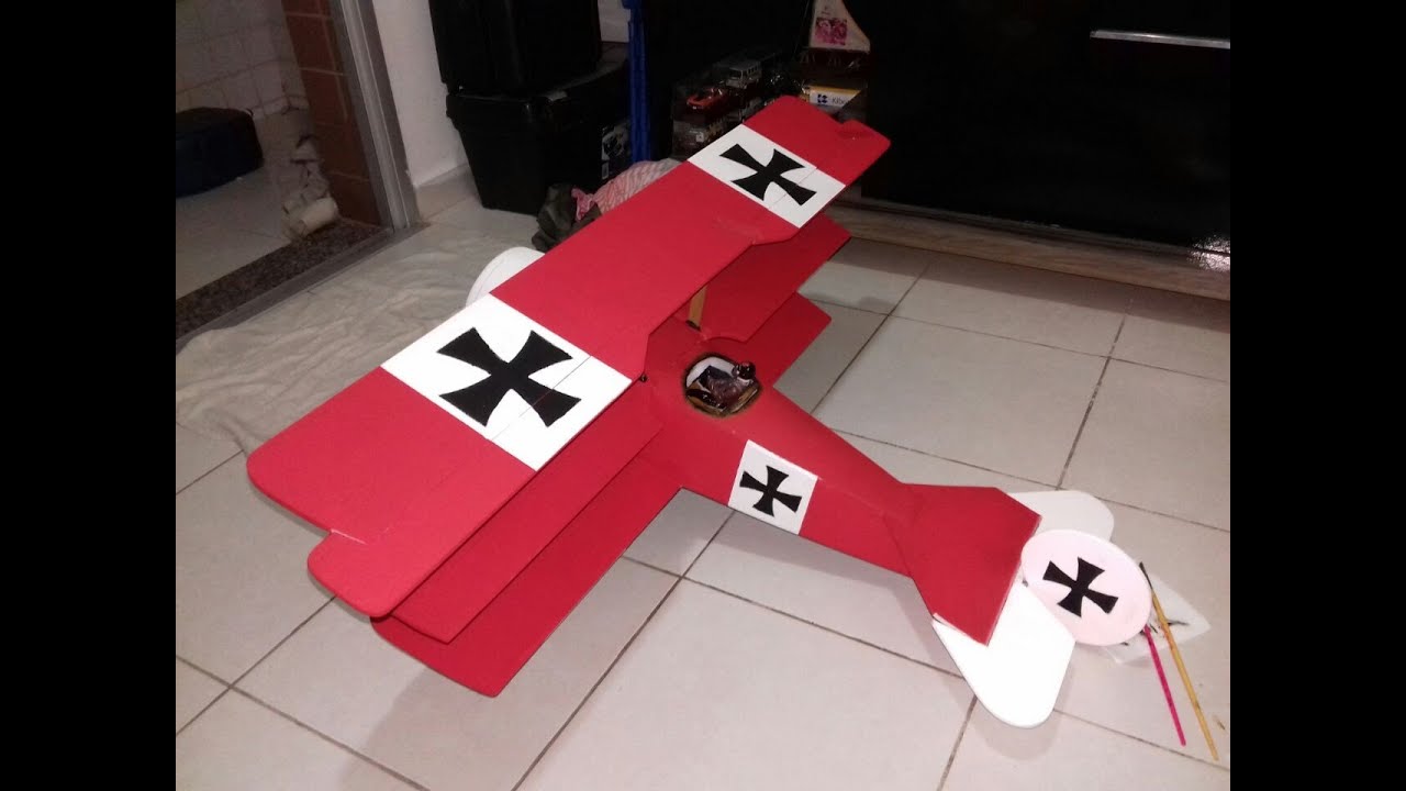 Construção do Triplano Fokker DR.1 em fotos