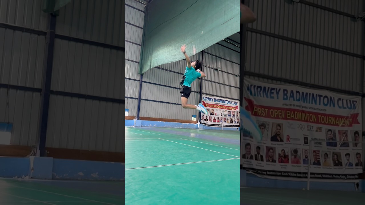 Time When Boys Play At There Fullest 😂🏸  #badminton #smash #jumpsmash #shorts