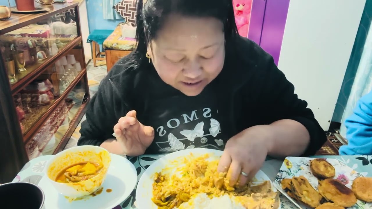Linch…rice kakra ko achaar,simi ko jhol,baigun ko pakora👌👌