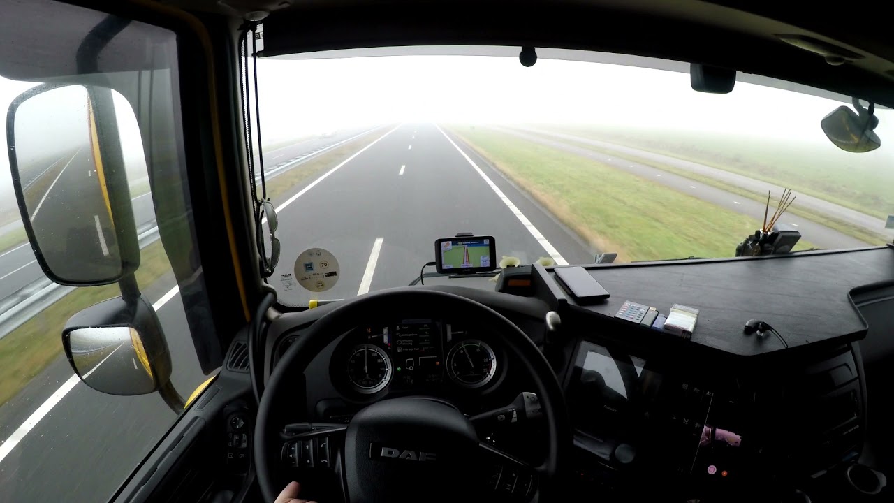 #truckin' Daf XF106 -- 68km - 24 roundabouts - engine brake and heavy fog - #cockpitview #pov