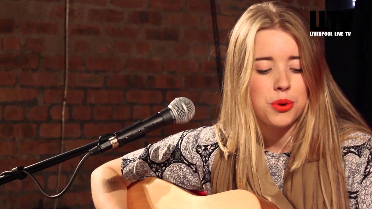 The Red Sofa Sessions #61: Niamh Jones