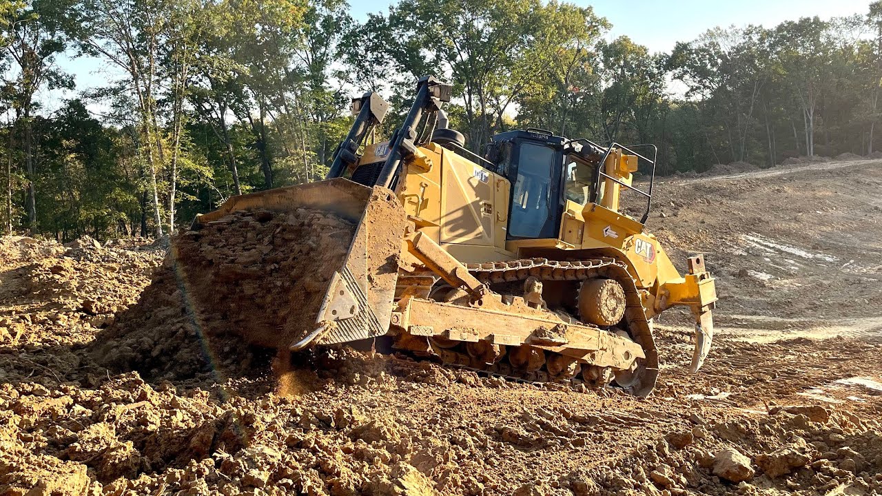 Caterpillar D8 pushing TONS of clay to build a pond 🚜🔥