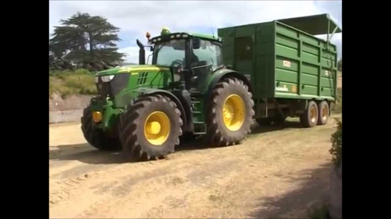 Volvo L110F pushing up silage